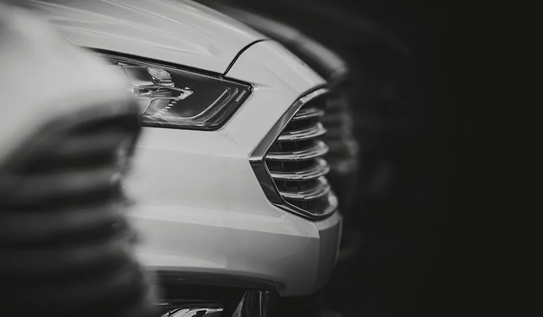 Automobil